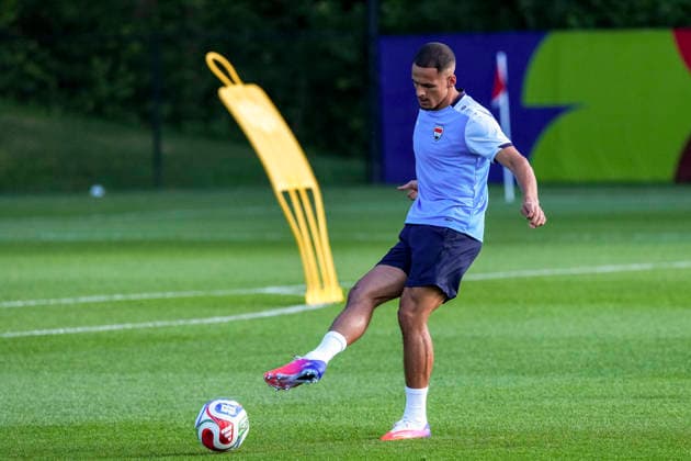 (260616) -- BOSTON, June 16, 2026 -- Ali Alhamadi of Iraq attends a training session ahead of the group I stage match against Norway at the FIFA World Cup, WM, Weltmeisterschaft, Fussball 2026 in Boston, the United States, June 15, 2026. ) (SP)U.S.-BOSTON-FOOTBALL-FIFA WORLD CUP-TEAM IRAQ-TRAINING ChenxYichen 