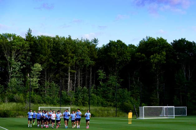 (260616) -- BOSTON, June 16, 2026 -- Players of Iraq attend a training session ahead of the group I stage match against Norway at the FIFA World Cup, WM, Weltmeisterschaft, Fussball 2026 in Boston, the United States, June 15, 2026. ) (SP)U.S.-BOSTON-FOOTBALL-FIFA WORLD CUP-TEAM IRAQ-TRAINING ChenxYichen 