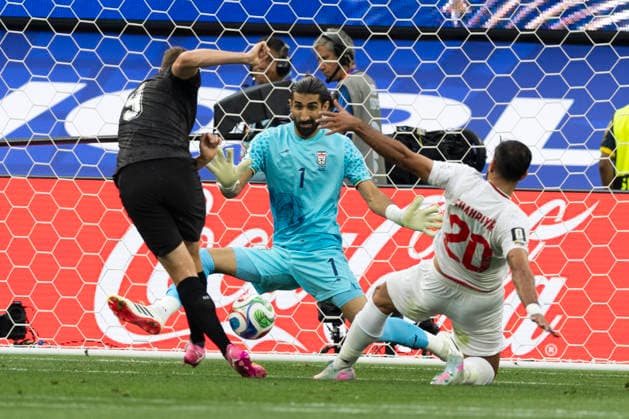 January 1, 2000, Los Angeles, California, USA: IR Iran goalkeeper Alireza Beiranvand (1) and Shahriyar Moghanloo (20) defend against New Zealand Chris Wood (9) during the FIFA World Cup, WM, Weltmeisterschaft, Fussball Group G soccer match at SoFi Stadium in Inglewood, Calif., Monday, June 15, 2026. Los Angeles USA - ZUMAc68_ 20000101_zaf_c68_174 Copyright: xRingoxChiux