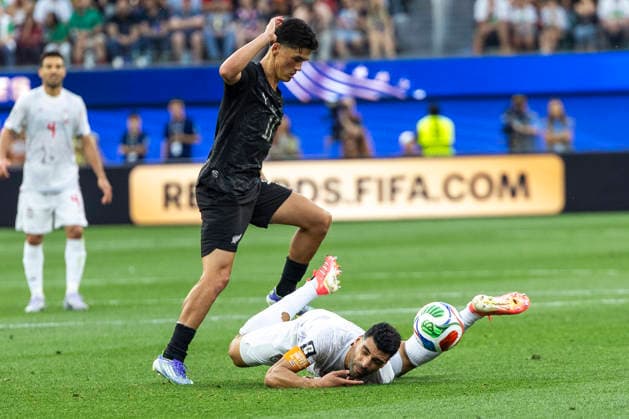 June 15, 2026, Los Angeles, California, USA: IR Iran Mehdi Taremi (9) collides with New Zealand Elijah Just (11) during the FIFA World Cup, WM, Weltmeisterschaft, Fussball Group G soccer match at SoFi Stadium in Inglewood, Calif., Monday, June 15, 2026. Los Angeles USA - ZUMAc68_ 20260615_zaf_c68_049 Copyright: xRingoxChiux