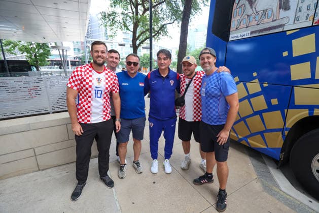 Croatia Dallas Arrival - FIFA World Cup, WM, Weltmeisterschaft, Fussball 2026 Croatia Head Coach Zlatko Dalic pose with fans as Croatia national team, Nationalteam arrive at Hotel W in Dallas, Texas, USA on June 15, 2026. ahead of the FIFA World Cup 2026 football match between England and Croatia.  SanjinxStrukic PIXSELL