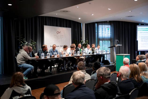 Vorstand und Aufsichtsrat während der Mitgliederversammlung. VfB Luebeck Außerordentliche Mitgliederversammlung zur Ausgliederung in eine GmbH, Fussball, Regionalliga Nord, 15.06.26 Luebeck Schleswig-Holstein Germany