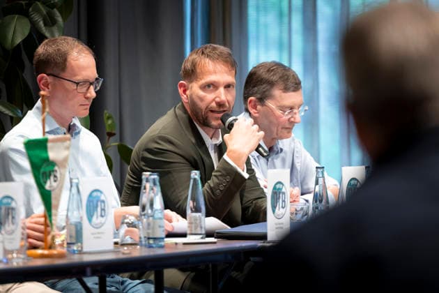 Dr. Dieter Gudel (Vorstand). VfB Luebeck Außerordentliche Mitgliederversammlung zur Ausgliederung in eine GmbH, Fussball, Regionalliga Nord, 15.06.26 Luebeck Schleswig-Holstein Germany