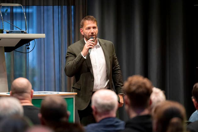 Dr. Dieter Gudel (Vorstand). VfB Luebeck Außerordentliche Mitgliederversammlung zur Ausgliederung in eine GmbH, Fussball, Regionalliga Nord, 15.06.26 Luebeck Schleswig-Holstein Germany