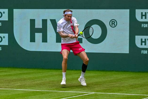Alexander Bublik (KAZ) schlaegt einen Ball mit der Rueckhand TERRA WORTMANN Open 2026, Tennis, ATP, Tennis Herren Tennis Herren 500, Turnier, Hauptfeld, 16.06.2026, TERRA WORTMANN Open 2026, Tennis, ATP, Tennis Herren 500, Turnier, Hauptfeld, 16.06.2026 Halle