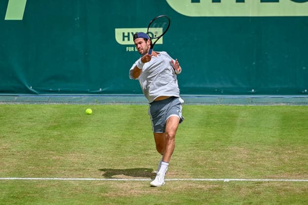 Karen Khachanov (RUS) schlaegt Vorhand TERRA WORTMANN Open 2026, Tennis, ATP, Tennis Herren Tennis Herren 500, Turnier, Hauptfeld, 16.06.2026, TERRA WORTMANN Open 2026, Tennis, ATP, Tennis Herren 500, Turnier, Hauptfeld, 16.06.2026 Halle