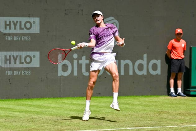 Joao Fonseca (BRA) schlaegt einen Ball energisch TERRA WORTMANN Open 2026, Tennis, ATP, Tennis Herren Tennis Herren 500, Turnier, Hauptfeld, 16.06.2026, TERRA WORTMANN Open 2026, Tennis, ATP, Tennis Herren 500, Turnier, Hauptfeld, 16.06.2026 Halle