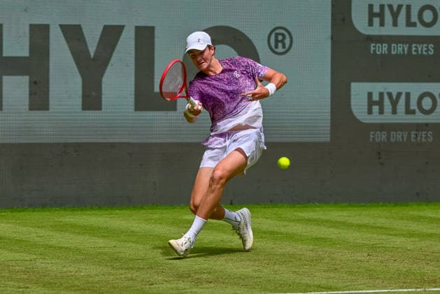 Joao Fonseca (BRA) schlaegt einen Ball mit der Vorhand TERRA WORTMANN Open 2026, Tennis, ATP, Tennis Herren Tennis Herren 500, Turnier, Hauptfeld, 16.06.2026, TERRA WORTMANN Open 2026, Tennis, ATP, Tennis Herren 500, Turnier, Hauptfeld, 16.06.2026 Halle