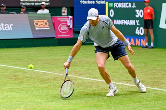 Yannick Hanfmann (GER) erwartet einen kurz gespielten Ball auf der Rueckhand TERRA WORTMANN Open 2026, Tennis, ATP, Tennis Herren Tennis Herren 500, Turnier, Hauptfeld, 16.06.2026, TERRA WORTMANN Open 2026, Tennis, ATP, Tennis Herren 500, Turnier, Hauptfeld, 16.06.2026 Halle