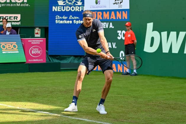 Alexander Zverev (GER) schlaegt den Ball mit der Rueckhand TERRA WORTMANN Open 2026, Tennis, ATP, Tennis Herren Tennis Herren 500, Turnier, Hauptfeld, 16.06.2026, TERRA WORTMANN Open 2026, Tennis, ATP, Tennis Herren 500, Turnier, Hauptfeld, 16.06.2026 Halle