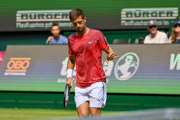 Vit Kopriva (CZE) entschuldigt sich bei Alexander Zverev (GER) TERRA WORTMANN Open 2026, Tennis, ATP, Tennis Herren Tennis Herren 500, Turnier, Hauptfeld, 16.06.2026, TERRA WORTMANN Open 2026, Tennis, ATP, Tennis Herren 500, Turnier, Hauptfeld, 16.06.2026 Halle