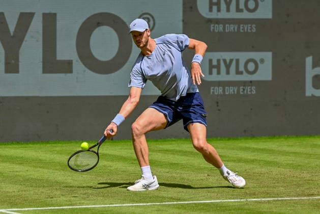 Yannick Hanfmann (GER) schlaegt einen Ball mit der Vorhand TERRA WORTMANN Open 2026, Tennis, ATP, Tennis Herren Tennis Herren 500, Turnier, Hauptfeld, 16.06.2026, TERRA WORTMANN Open 2026, Tennis, ATP, Tennis Herren 500, Turnier, Hauptfeld, 16.06.2026 Halle