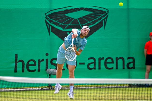 Tallon Griekspoor (NED) schlaegt auf TERRA WORTMANN Open 2026, Tennis, ATP, Tennis Herren Tennis Herren 500, Turnier, Hauptfeld, 16.06.2026, TERRA WORTMANN Open 2026, Tennis, ATP, Tennis Herren 500, Turnier, Hauptfeld, 16.06.2026 Halle