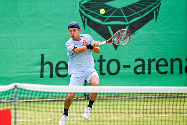 Sho Shimabukuro (JPN) schlaegt einen Ball mit der Vorhand TERRA WORTMANN Open 2026, Tennis, ATP, Tennis Herren Tennis Herren 500, Turnier, Hauptfeld, 16.06.2026, TERRA WORTMANN Open 2026, Tennis, ATP, Tennis Herren 500, Turnier, Hauptfeld, 16.06.2026 Halle