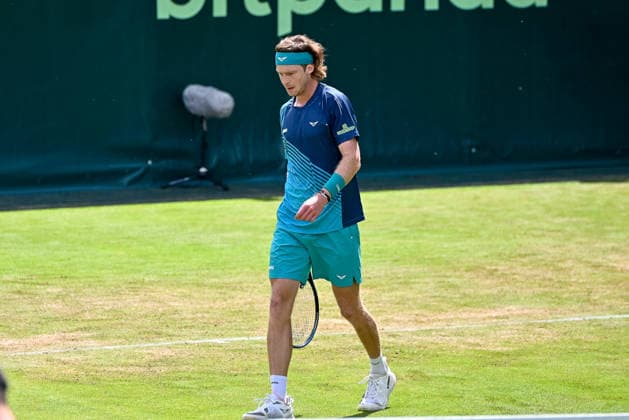 Andrey Rublev (RUS) nachdenklich TERRA WORTMANN Open 2026, Tennis, ATP, Tennis Herren Tennis Herren 500, Turnier, Hauptfeld, 16.06.2026, TERRA WORTMANN Open 2026, Tennis, ATP, Tennis Herren 500, Turnier, Hauptfeld, 16.06.2026 Halle