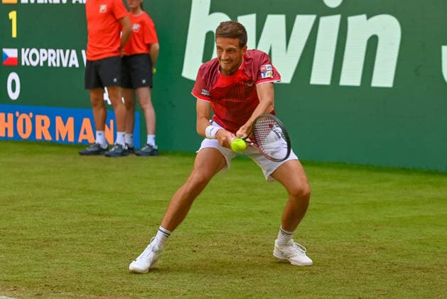 Vit Kopriva (CZE) schlaegt den Ball TERRA WORTMANN Open 2026, Tennis, ATP, Tennis Herren Tennis Herren 500, Turnier, Hauptfeld, 16.06.2026, TERRA WORTMANN Open 2026, Tennis, ATP, Tennis Herren 500, Turnier, Hauptfeld, 16.06.2026 Halle