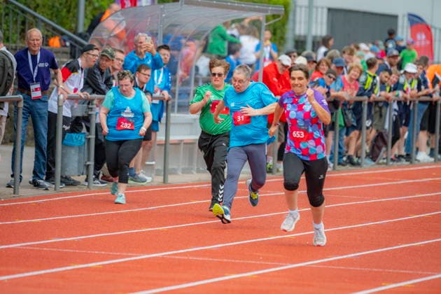 Im Saarbrücker Stadion am Kieselhumes beginnen die Nationalen Spiele der Special Olympics am Dienstag (16. Juni 2026) mit den ersten Leichtathletik Wettkämpfen im 100 Meter Lauf und im Kugelstoßen.