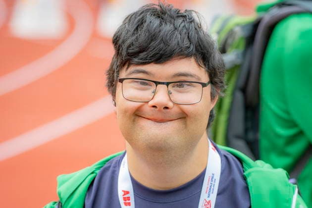 Im Saarbrücker Stadion am Kieselhumes beginnen die Nationalen Spiele der Special Olympics am Dienstag (16. Juni 2026) mit den ersten Leichtathletik Wettkämpfen im 100 Meter Lauf und im Kugelstoßen. Im Bild: Emre Atilgan vom Team der AWO.