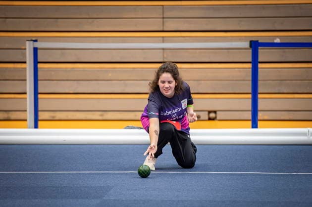 Die Boccia Wettbewerbe der Special Olympics Nationalen Spiele finden am Dienstag (16.06.2026) in der Joachim-Deckarm-Halle in Saarbrücken statt. Im Bild: Karolina Meng vom Team der AWO Förderschule am Ökosee.