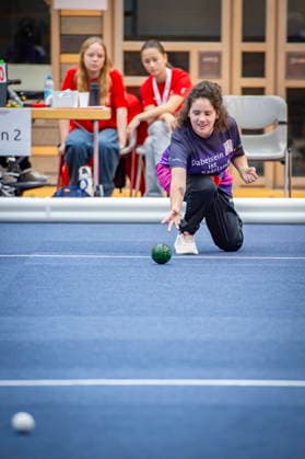 Die Boccia Wettbewerbe der Special Olympics Nationalen Spiele finden am Dienstag (16.06.2026) in der Joachim-Deckarm-Halle in Saarbrücken statt. Im Bild: Karolina Meng vom Team der AWO Förderschule am Ökosee.