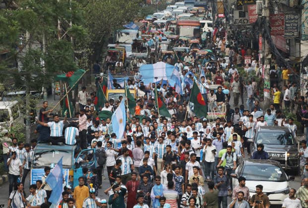 Argentina Football Fans Hold Rally Ahead Of FIFA World Cup, WM, Weltmeisterschaft, Fussball 2026 In Dhaka Argentina football supporters march with Bangladesh and Argentina flags during a rally ahead of the FIFA World Cup 2026 near the National Museum at Shahbagh in Dhaka, Bangladesh. Fans wearing Argentina jerseys express their enthusiasm for football and show support for the South American team. Dhaka Bangladesh  Copyright: xSonyxRamanix originalFilename:ramany-notitle260616_npEBn.jpg