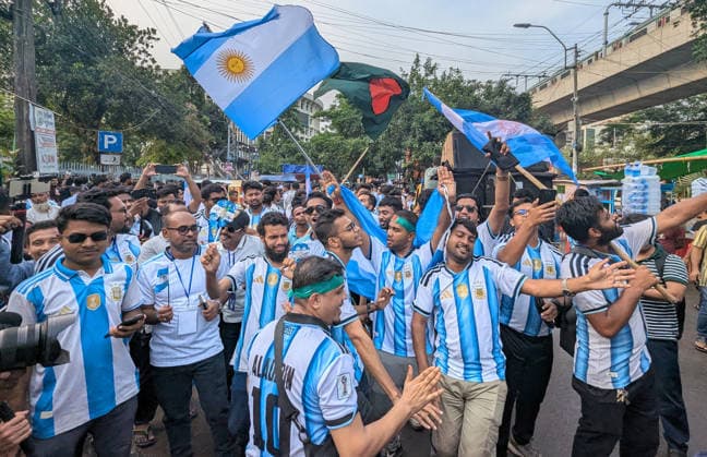 Argentina Football Fans Hold Rally Ahead Of FIFA World Cup, WM, Weltmeisterschaft, Fussball 2026 In Dhaka Argentina football supporters march with Bangladesh and Argentina flags during a rally ahead of the FIFA World Cup 2026 near the National Museum at Shahbagh in Dhaka, Bangladesh. Fans wearing Argentina jerseys express their enthusiasm for football and show support for the South American team. Dhaka Bangladesh  Copyright: xSonyxRamanix originalFilename:ramany-notitle260616_npQCT.jpg