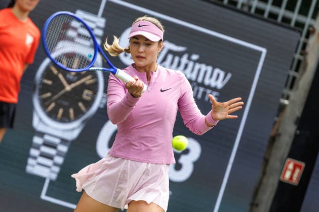 Berlin, 15.06.26, Tennis: VANDA Pharmaceuticals BERLIN TENNIS OPEN 2026 im Steffi-Graf-Stadion. Damen, Einzel. E. Svitolina (UKR) vs A. Kalinskaya. A. Kalinskaya retourniert einen Ball. VANDA Pharmaceuticals BERLIN TENNIS OPEN 2026