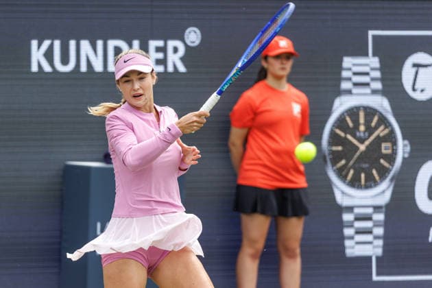 Berlin, 15.06.26, Tennis: VANDA Pharmaceuticals BERLIN TENNIS OPEN 2026 im Steffi-Graf-Stadion. Damen, Einzel. E. Svitolina (UKR) vs A. Kalinskaya. A. Kalinskaya retourniert einen Ball. VANDA Pharmaceuticals BERLIN TENNIS OPEN 2026