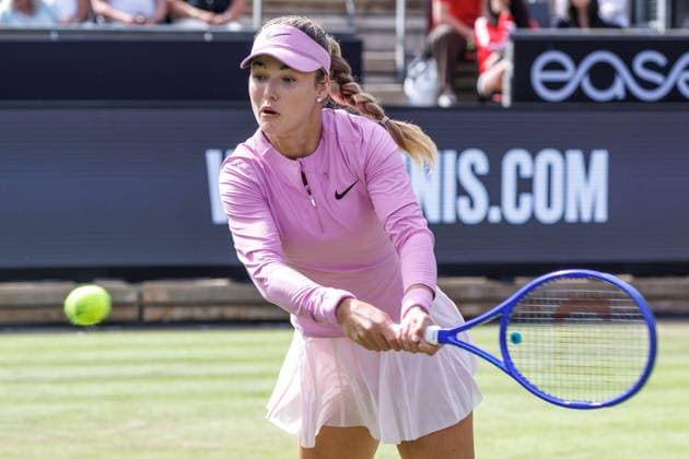 Berlin, 15.06.26, Tennis: VANDA Pharmaceuticals BERLIN TENNIS OPEN 2026 im Steffi-Graf-Stadion. Damen, Einzel. E. Svitolina (UKR) vs A. Kalinskaya. A. Kalinskaya retourniert einen Ball. VANDA Pharmaceuticals BERLIN TENNIS OPEN 2026