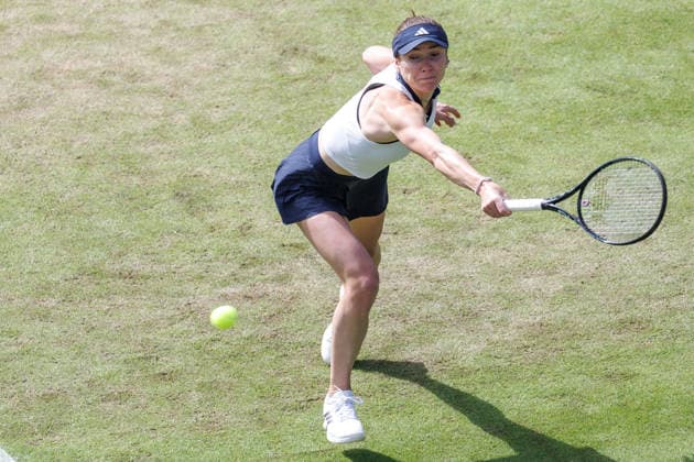 Berlin, 15.06.26, Tennis: VANDA Pharmaceuticals BERLIN TENNIS OPEN 2026 im Steffi-Graf-Stadion. Damen, Einzel. E. Svitolina (UKR) vs A. Kalinskaya. E. Svitolina retourniert einen Ball. VANDA Pharmaceuticals BERLIN TENNIS OPEN 2026