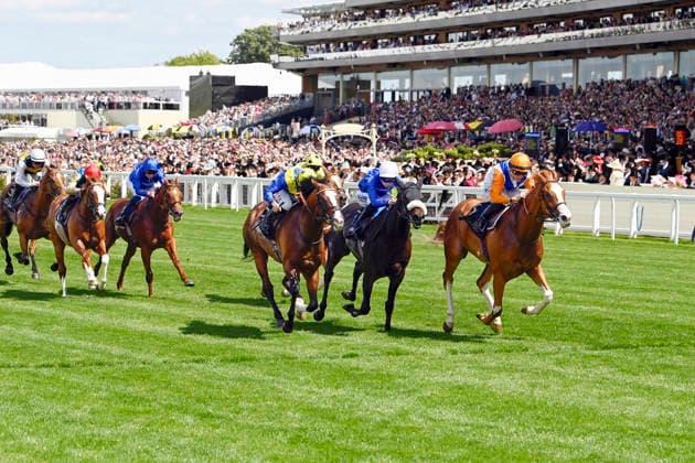16.06.2026, Ascot, Windsor, GBR - Ten Bob Tony with Kieran Shoemark up wins the Queen Anne Stakes. Ascot racecourse. (Pferd, Jockey, Ten Bob Tony, Shoemark, Sieg, Ziel, Zielankunft) 260616C900ROYAL_ASCOT.JPG