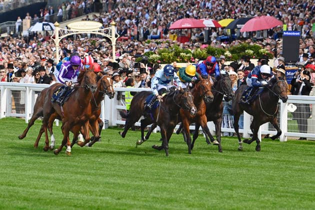 16.06.2026, Ascot, Windsor, GBR - Great Barrier Reef (nearside) with Wayne Lordan up wins the Coventry Stakes. Ascot racecourse. (Pferd, Jockey, Great Barrier Reef, Lordan, Sieg, Ziel, Zielankunft) 260616C905ROYAL_ASCOT.JPG
