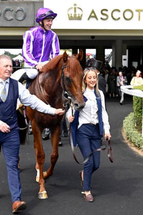 16.06.2026, Ascot, Windsor, GBR - Great Barrier Reef with Wayne Lordan up after winning the Coventry Stakes. Ascot racecourse. (Pferd, Jockey, Great Barrier Reef, Lordan, Sieg) 260616C909ROYAL_ASCOT.JPG