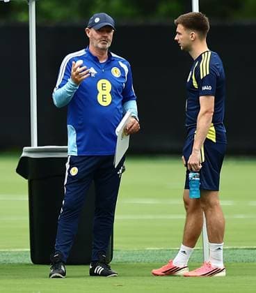 Steve Clarke head coach of Scotland chats with Kieran Tierney of Scotland Scotland Training and press conference, PK, Pressekonferenz 2026 FIFA World Cup, WM, Weltmeisterschaft, Fussball Football, Atrium Health Performance Park, Charlotte, USA - 16 Jun 2026Charlotte Atrium Health Performance Park United States of America EDITORIAL USE ONLY No use with unauthorised audio, video, data, fixture lists, club league logos or live services. Online in-match use limited to 120 images, no video emulation. No use in betting, games or single club league player publications.  Copyright: xMichaelxZemanek Shutterstockx 16928907ap