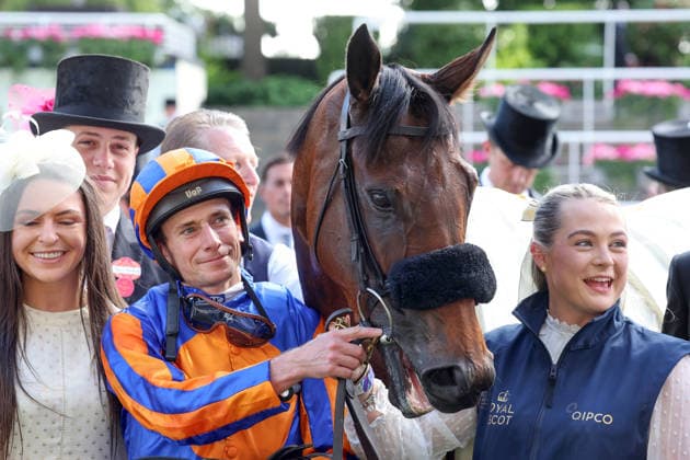 16.06.2026, Ascot, Windsor, GBR - Mission Central with Ryan Moore after winning the King Charles III Stakes. Ascot racecourse. (Pferd, Jockey, Mission Central, Moore, Sieg) 260616D536ROYAL_ASCOT.JPG