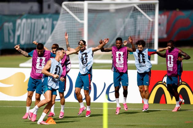 Portugal s players participate in a training session in Palm Springs, Florida, USA, 16 June 2026. Portugal national team, Nationalteam training !ACHTUNG: NUR REDAKTIONELLE NUTZUNG!  Copyright: xAlbertoxEstévezx GRAF9473 20260616-55020612990_1
