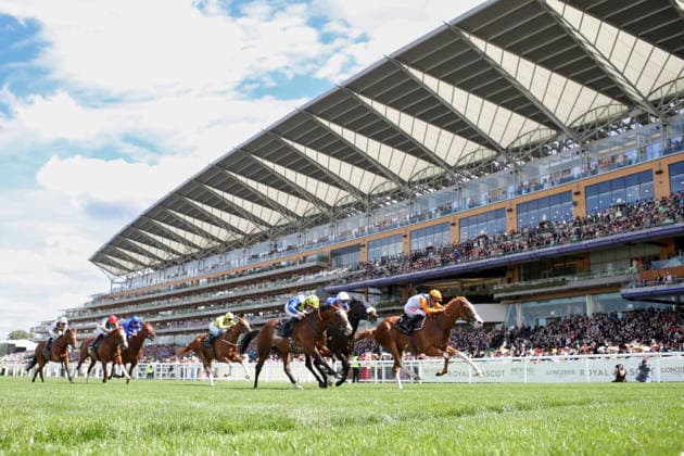 16.06.2026, Ascot, Windsor, GBR - Ten Bob Tony with Kieran Shoemark up wins the Queen Anne Stakes. Ascot racecourse. (Pferd, Jockey, Ten Bob Tony, Shoemark, Sieg, Ziel, Zielankunft) 260616D539ROYAL_ASCOT.JPG