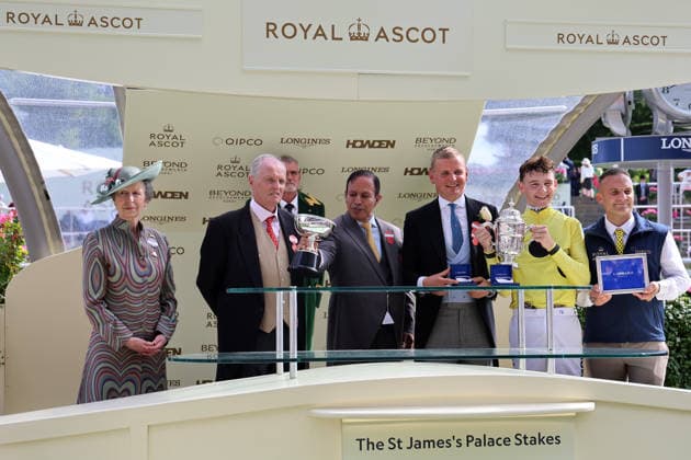 16.06.2026, Ascot, Windsor, GBR - Winners presentation: Bow Echo with Billy Loughnane up wins the St James s Palace Stakes. Ascot racecourse. (Siegerehrung, Bow Echo, Loughnane, Sieg) 260616D562ROYAL_ASCOT.JPG