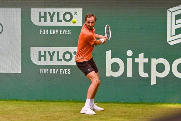 Daniil Medvedev (RUS) erwartet den Ball auf der Rueckhand TERRA WORTMANN Open 2026, Tennis, ATP, Tennis Herren Tennis Herren 500, Turnier, Hauptfeld, 16.06.2026, TERRA WORTMANN Open 2026, Tennis, ATP, Tennis Herren 500, Turnier, Hauptfeld, 16.06.2026 Halle