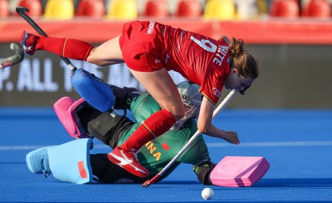 Belgium s Emily White and China s goalkeeper Liu Ping fight for the ball during a hockey game between Belgian national team, Nationalteam Red Panthers and China, Tuesday 16 June 2026 in Wavre, match 10 16 in the group stage of the women s FIH Pro League competition. VIRGINIExLEFOUR  x177871040x