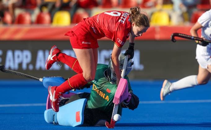 Belgium s Emily White and China s goalkeeper Liu Ping fight for the ball during a hockey game between Belgian national team, Nationalteam Red Panthers and China, Tuesday 16 June 2026 in Wavre, match 10 16 in the group stage of the women s FIH Pro League competition. VIRGINIExLEFOUR  x177871042x