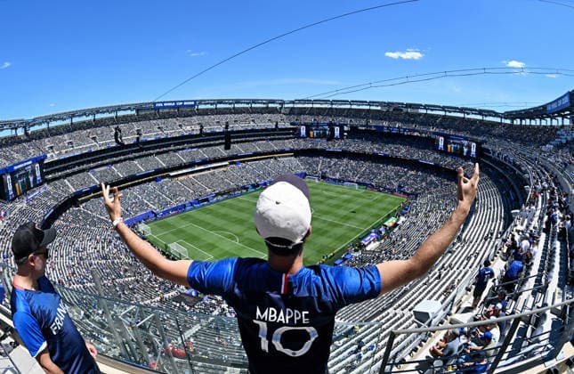 Fussball, Länderspiel, Herren, FIFA World Cup, WM, Weltmeisterschaft, Fussball 2026, Fussball-Weltmeisterschaft, USA, Gruppe I, MetLife Stadium New Jersey: Frankreich - Senegal; Frankreich Fans im MetLife Stadium.