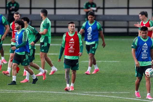 Training of the Mexican national team, Nationalteam Mexican winger Roberto Alvarado and other players of the Mexican national soccer team practise during a training session at the National High Performance Center in the Tlalpan district, south of Mexico City, Mexico, 16 June 2026. Tlalpan Mexico  Copyright: xISAACxESQUIVELx
