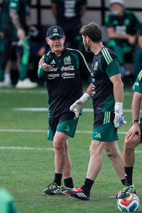 Training of the Mexican national team, Nationalteam Mexican coach Javier Aguirre leads a training session with the Mexican national team at the National High Performance Center in the Tlalpan district, south of Mexico City, Mexico, 16 June 2026. Tlalpan Mexico  Copyright: xISAACxESQUIVELx