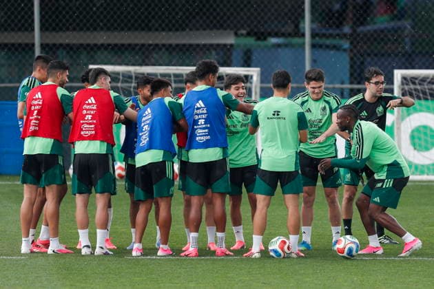 Training of the Mexican national team, Nationalteam Players of the Mexican national soccer team practise during a training session at the National High Performance Center in the Tlalpan district, south of Mexico City, Mexico, 16 June 2026. Tlalpan Mexico  Copyright: xISAACxESQUIVELx