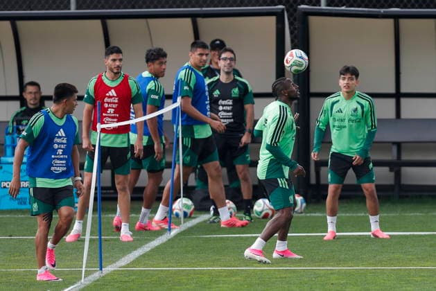 Training of the Mexican national team, Nationalteam Players of the Mexican national soccer team practise during a training session at the National High Performance Center in the Tlalpan district, south of Mexico City, Mexico, 16 June 2026. Tlalpan Mexico  Copyright: xISAACxESQUIVELx