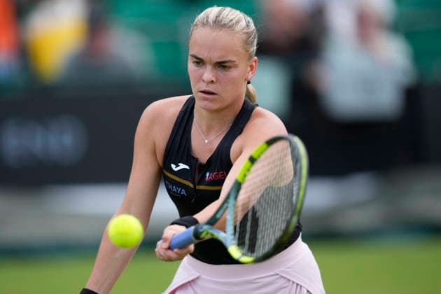 Lexus Nottingham Open - Day Two Sara Bejlek of the Czech Republic competes during her Round of 32 singles match at the 2026 Lexus Nottingham Open Women s tennis tournament at the Nottingham Tennis Centre in Nottingham, England, on June 16, 2026. Nottingham Great Britain United Kingdom  Copyright: xOwenxHammondx originalFilename:hammond-notitle260616_npABW.jpg