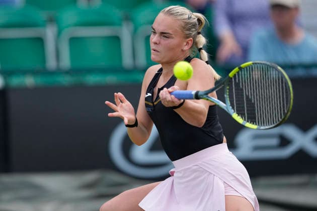 Lexus Nottingham Open - Day Two Sara Bejlek of the Czech Republic competes during her Round of 32 singles match at the 2026 Lexus Nottingham Open Women s tennis tournament at the Nottingham Tennis Centre in Nottingham, England, on June 16, 2026. Nottingham Great Britain United Kingdom  Copyright: xOwenxHammondx originalFilename:hammond-notitle260616_npw4q.jpg
