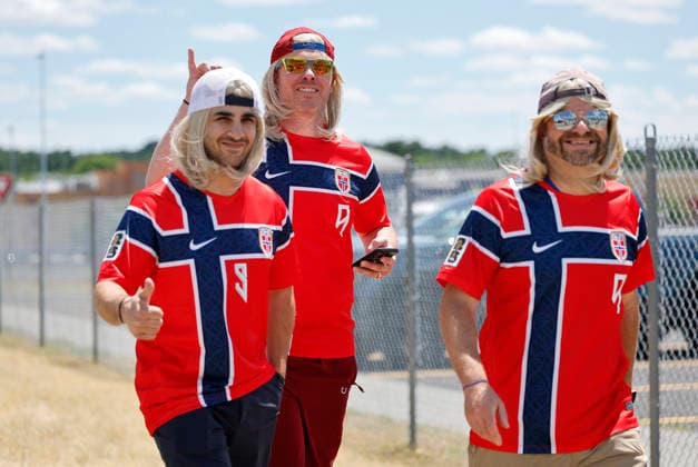 FOXBOROUGH, MA - JUNE 16: Fans of Erling Haaland 9 of Norway enjoy a beautiful New England day as they walk to Boston Stadium before a FIFA World Cup, WM, Weltmeisterschaft, Fussball 2026 Group I match between Iraq and Norway on June 16, 2026 at Boston Stadium in Foxborough, Massachusetts. (Photo by Fred Kfoury III Icon Sportswire) SOCCER: JUN 16 FIFA World Cup 26 Group I - Iraq vs Norway EDITORIAL USE ONLY Icon482260616003