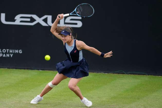 Lexus Nottingham Open - Day Two Zeynep Sonmez of Turkey competes during her Round of 32 singles match at the 2026 Lexus Nottingham Open Women s tennis tournament at the Nottingham Tennis Centre in Nottingham, England, on June 16, 2026. Nottingham Great Britain United Kingdom  Copyright: xOwenxHammondx originalFilename:hammond-notitle260616_nphbZ.jpg